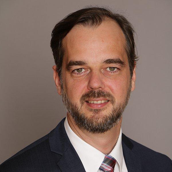 Porträt Prof. Dr. Achim Schröder